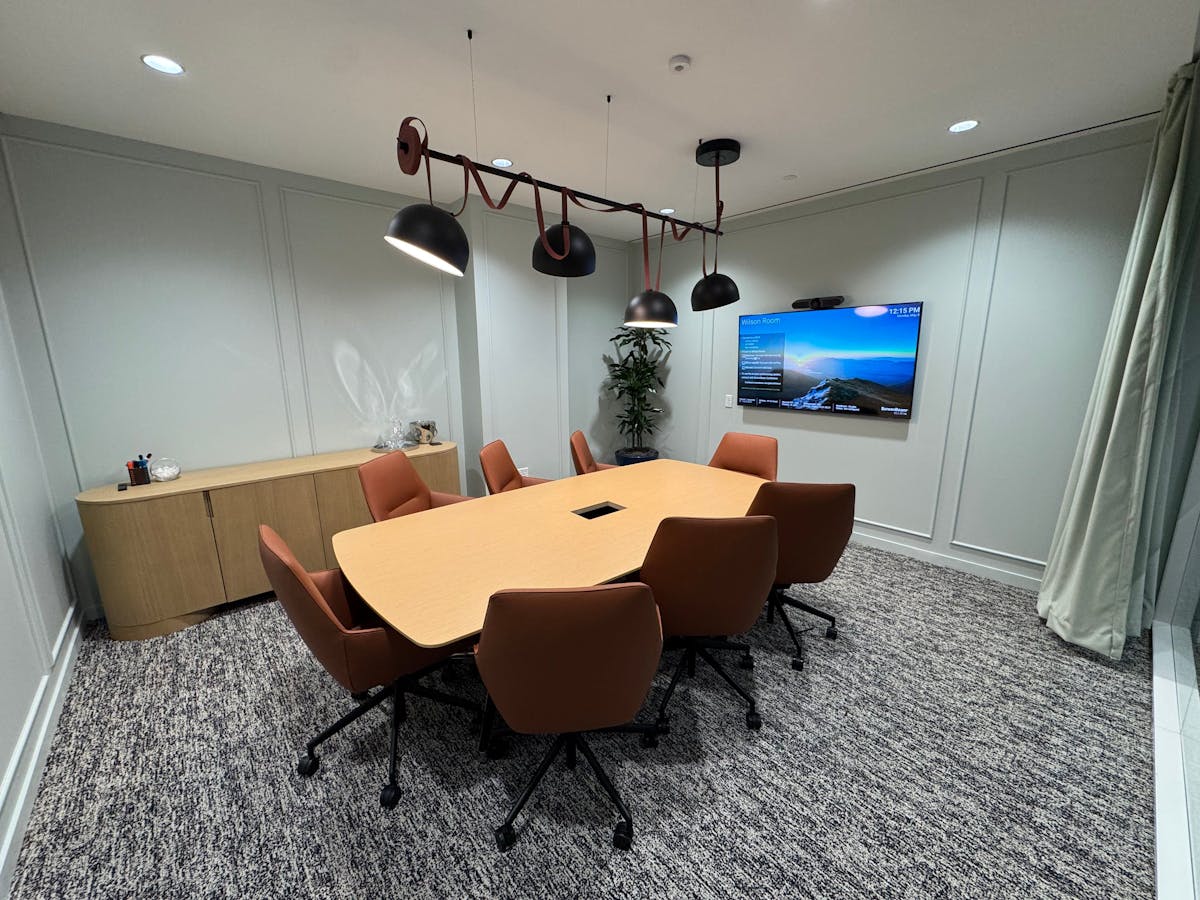 8 person meeting room