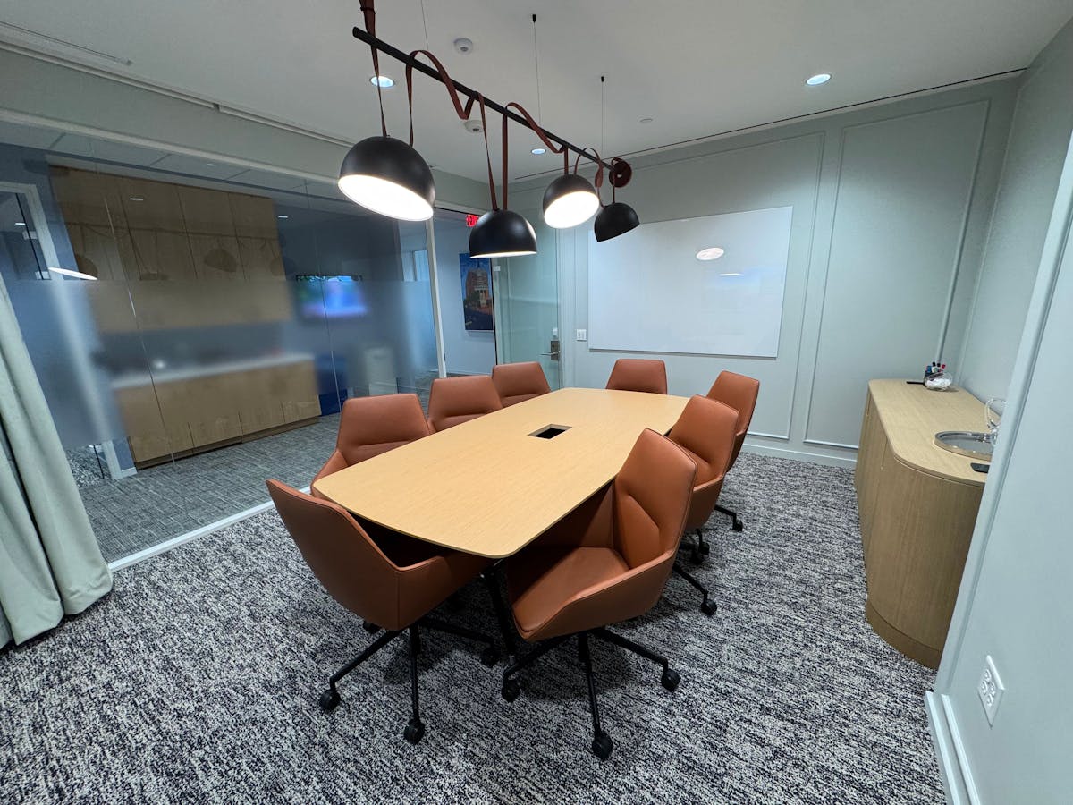 8 person meeting room