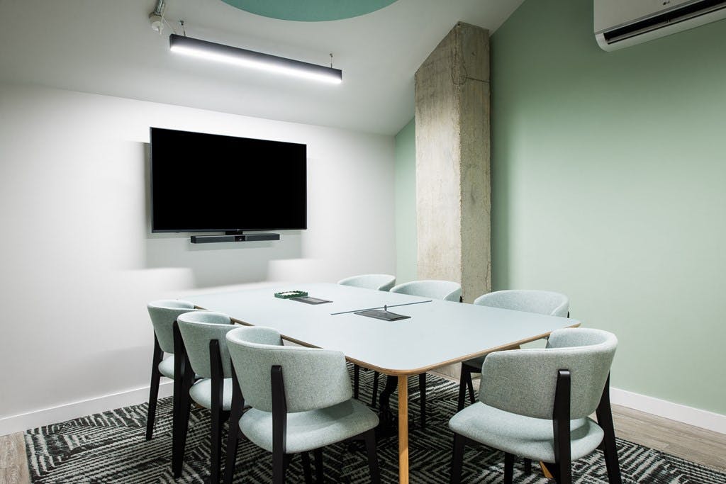 7 person meeting room