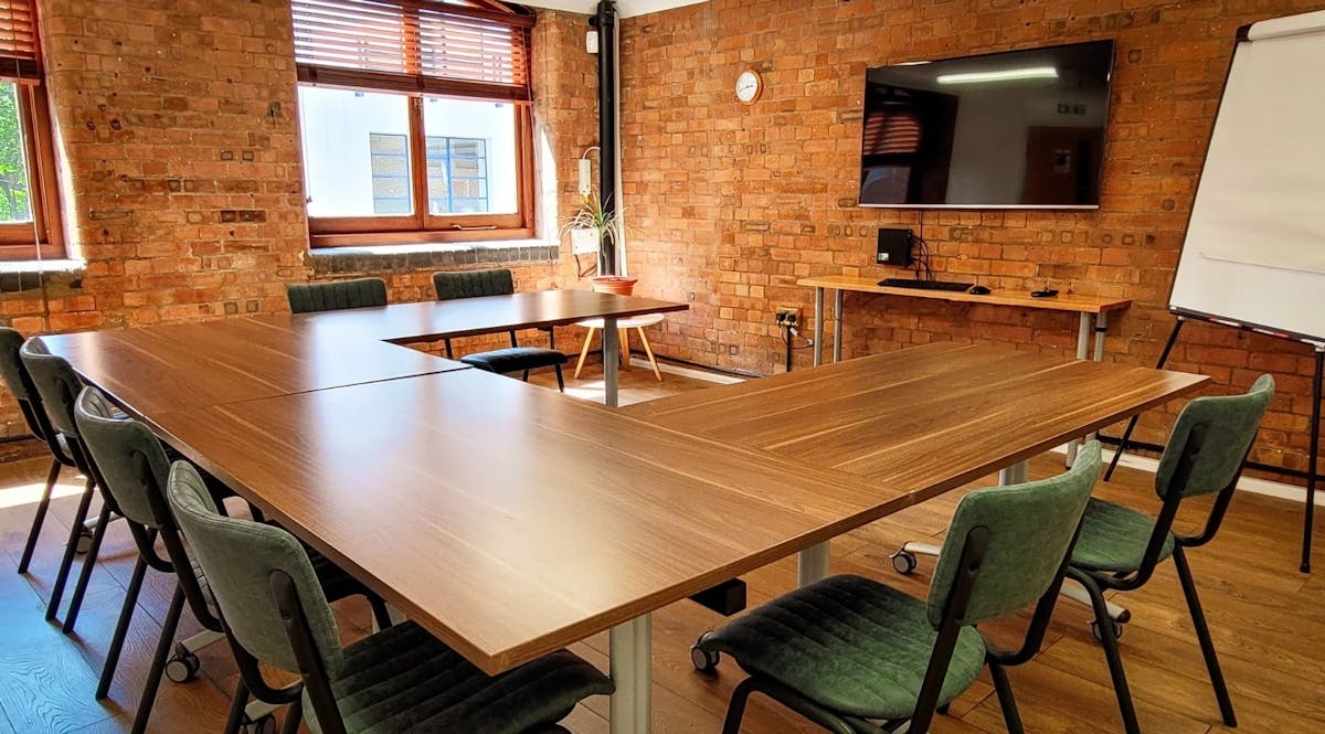 12 person meeting room