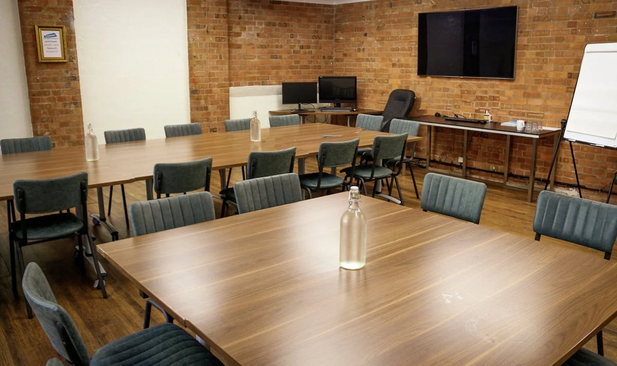 25 person meeting room