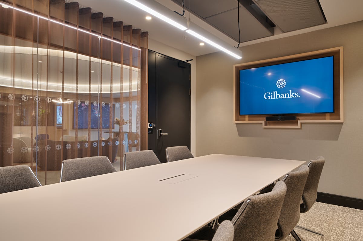 8 person meeting room