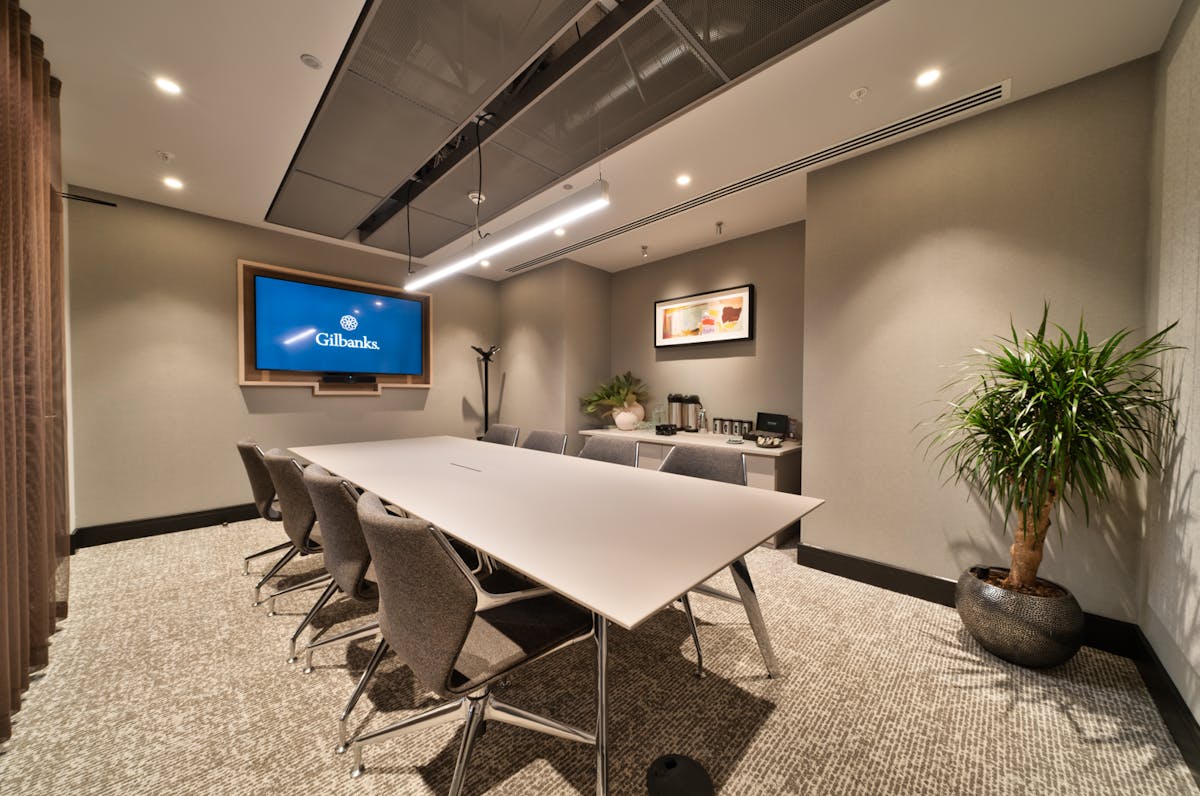8 person meeting room