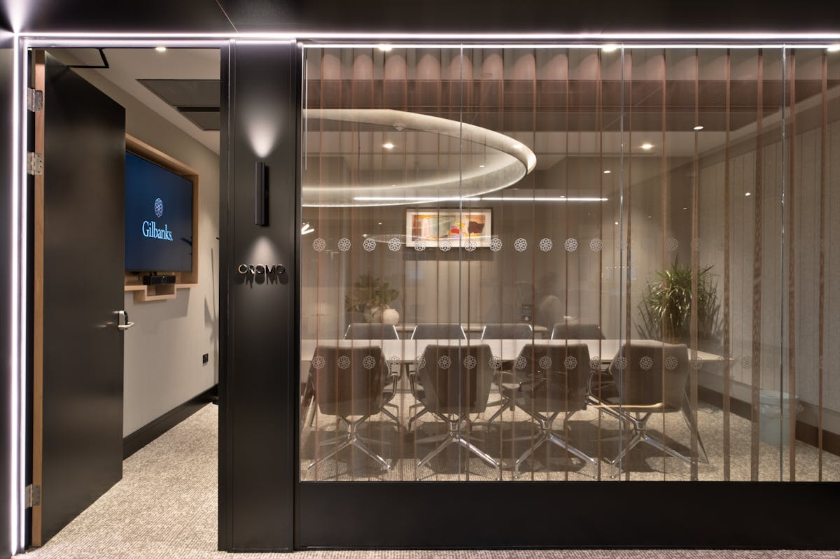 8 person meeting room