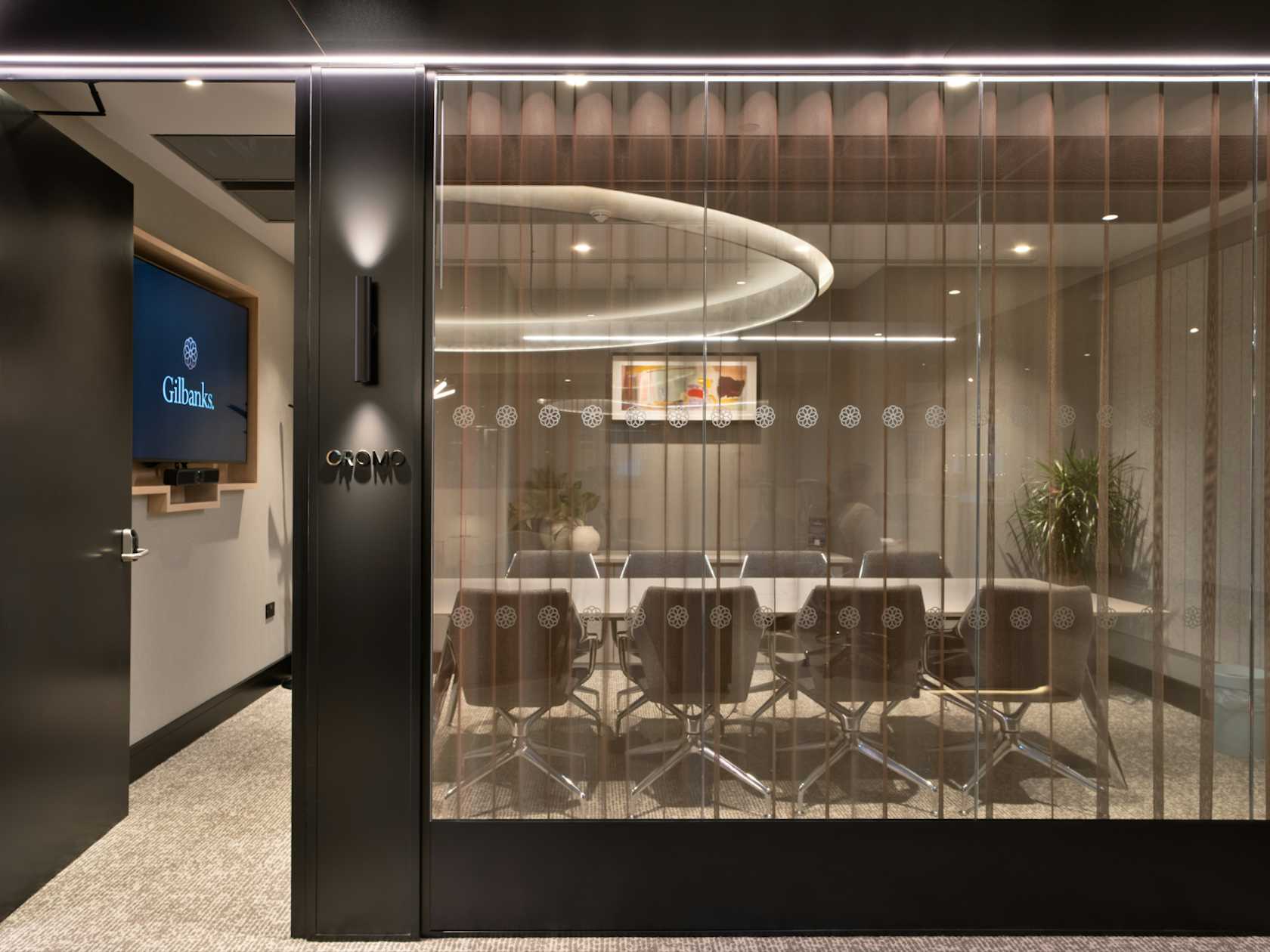 8 person meeting room