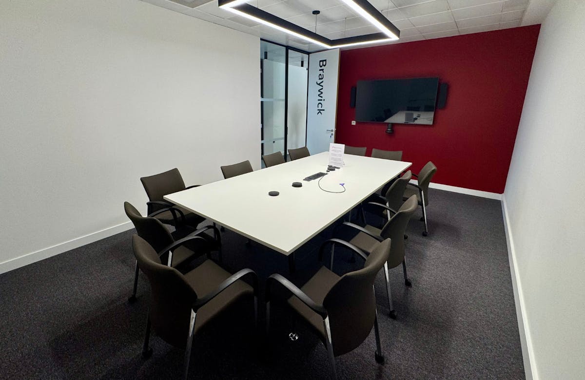 16 person meeting room