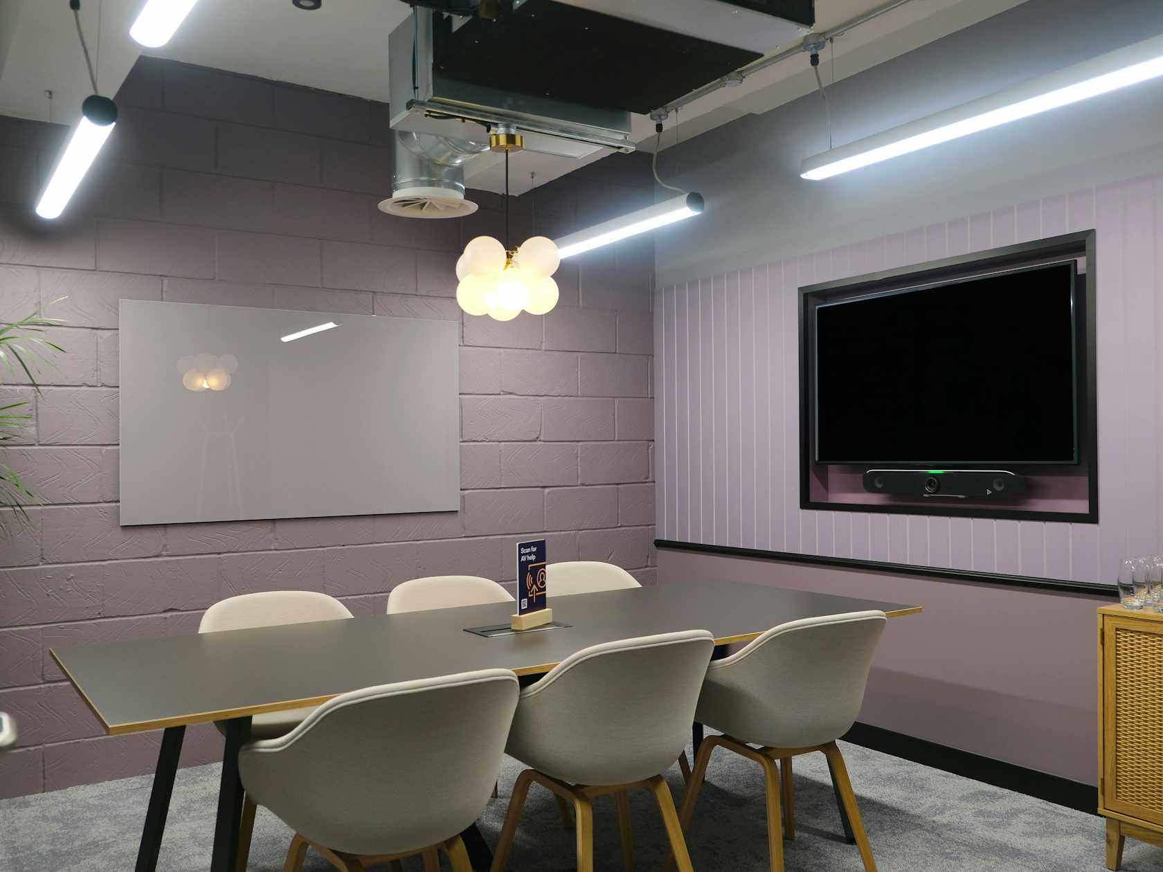 6 person meeting room