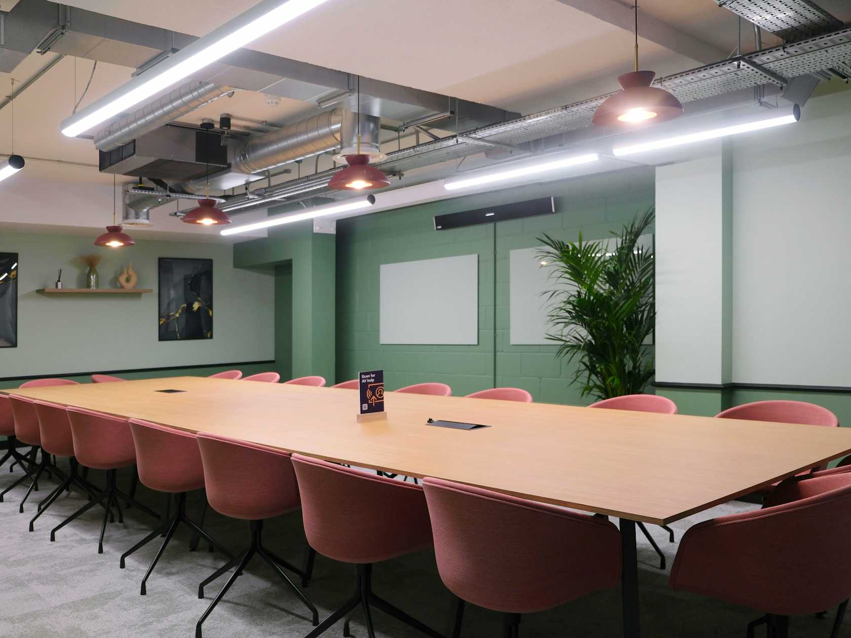 20 person meeting room