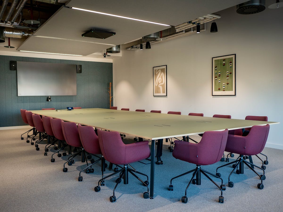 20 person meeting room