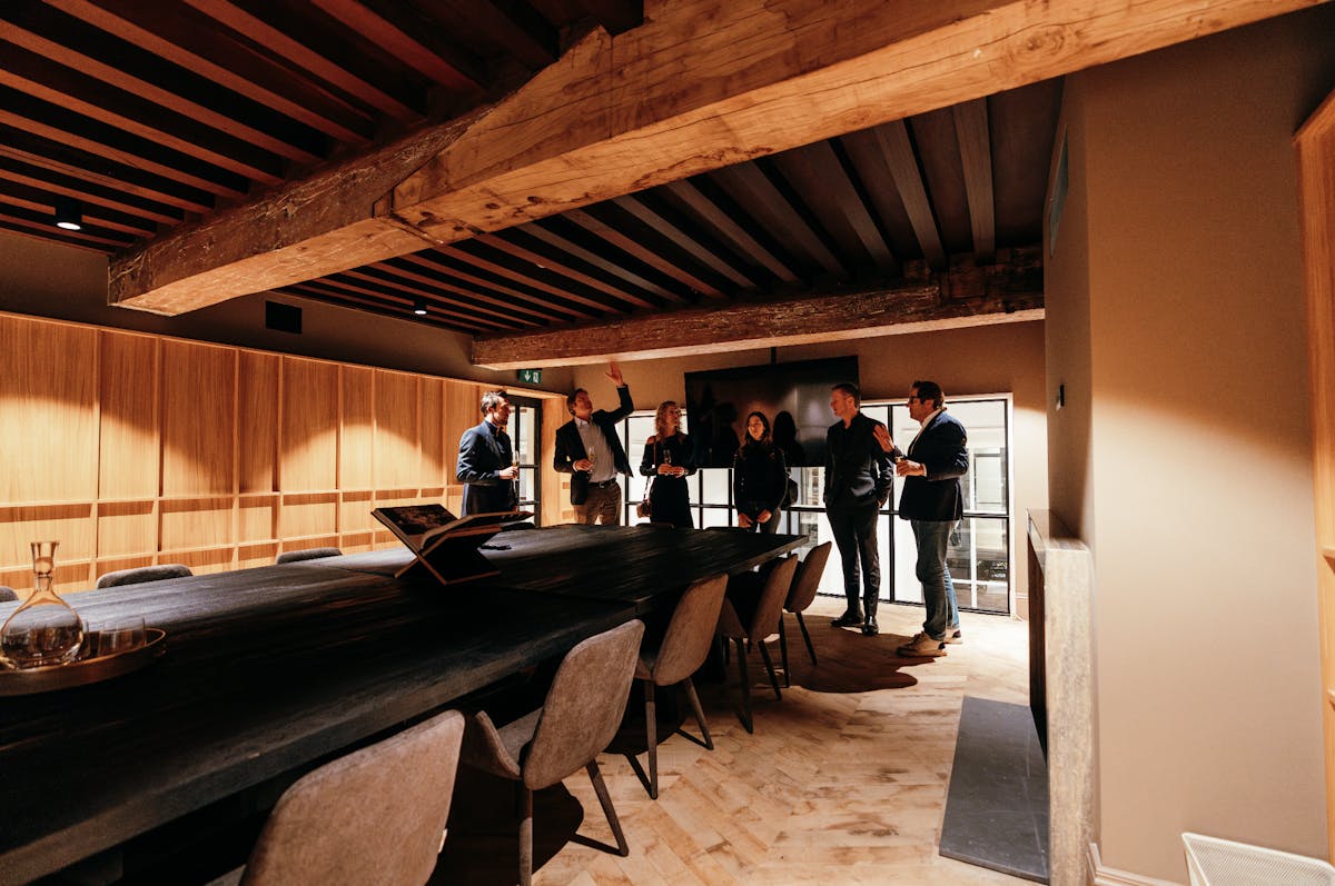 18 person meeting room