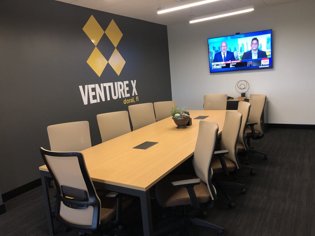 10 person meeting room