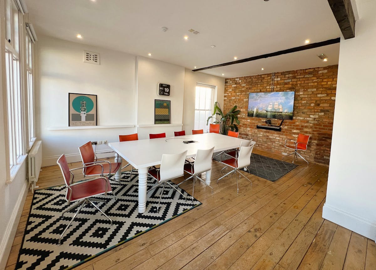 12 person meeting room