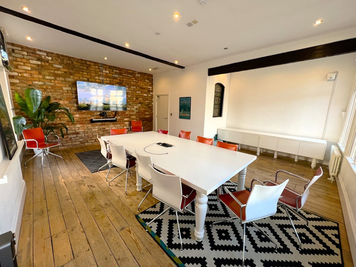 12 person meeting room