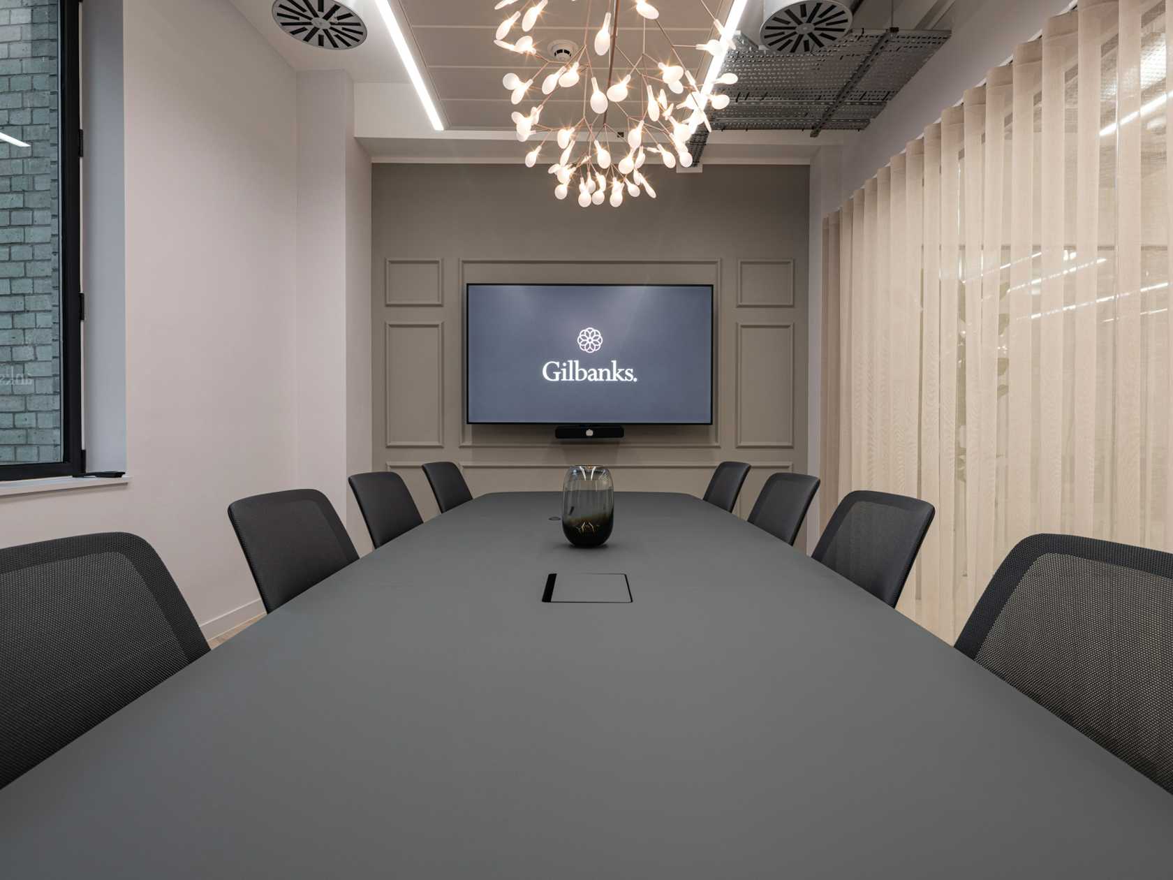 8 person meeting room