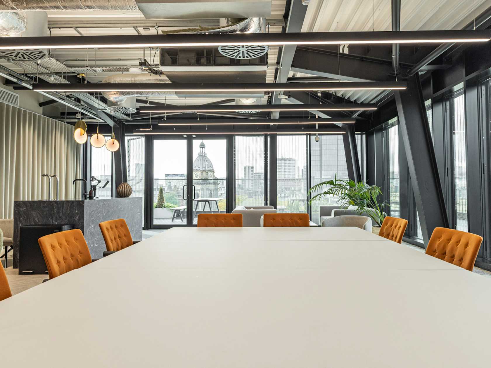 25 person meeting room