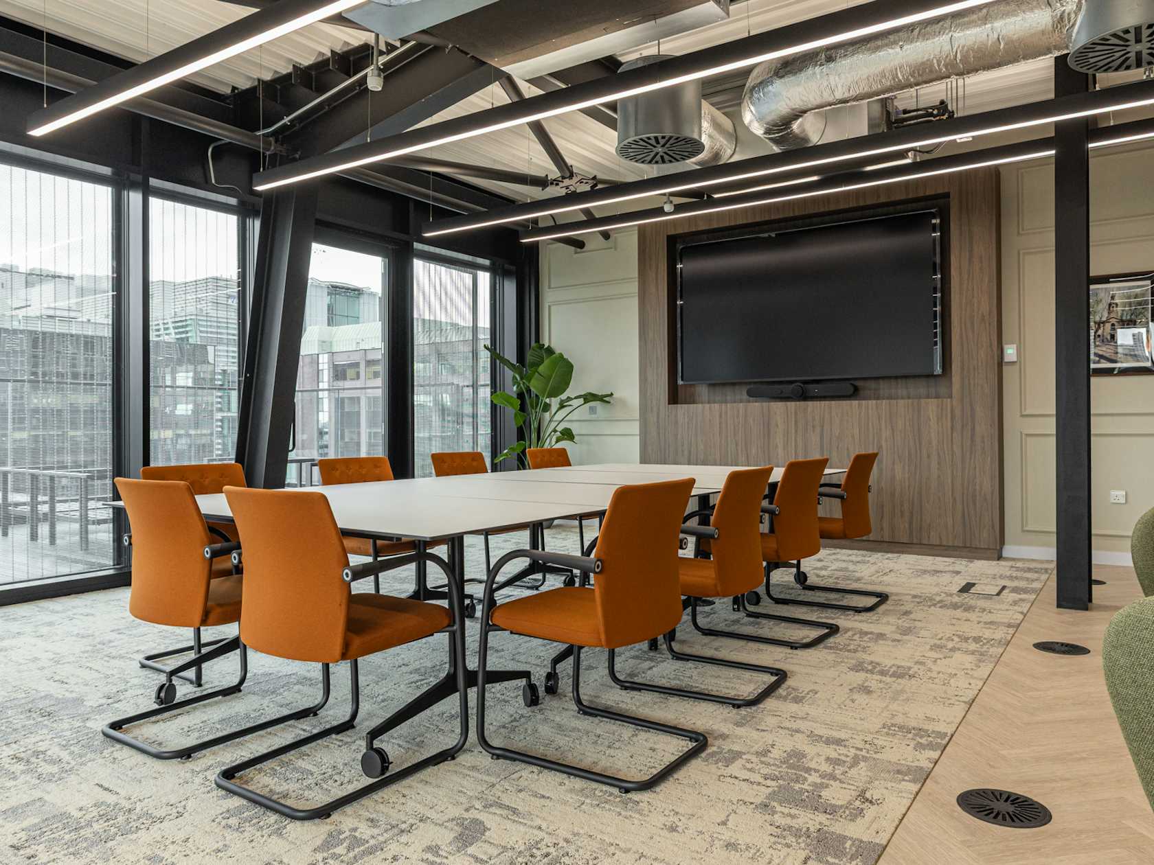 25 person meeting room