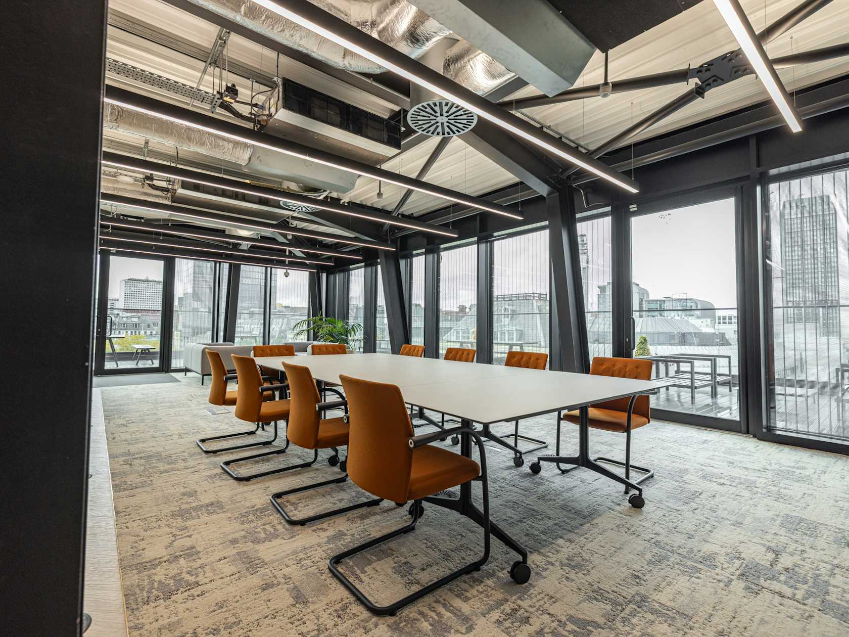 25 person meeting room