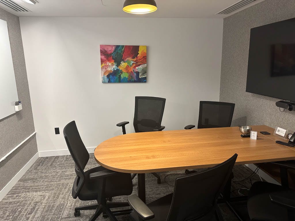 5 person meeting room
