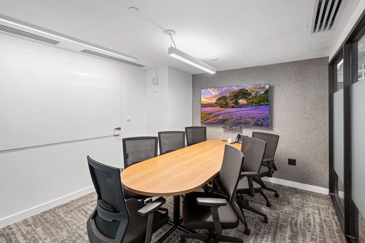 7 person meeting room