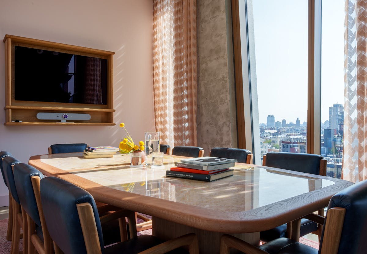 10 person meeting room