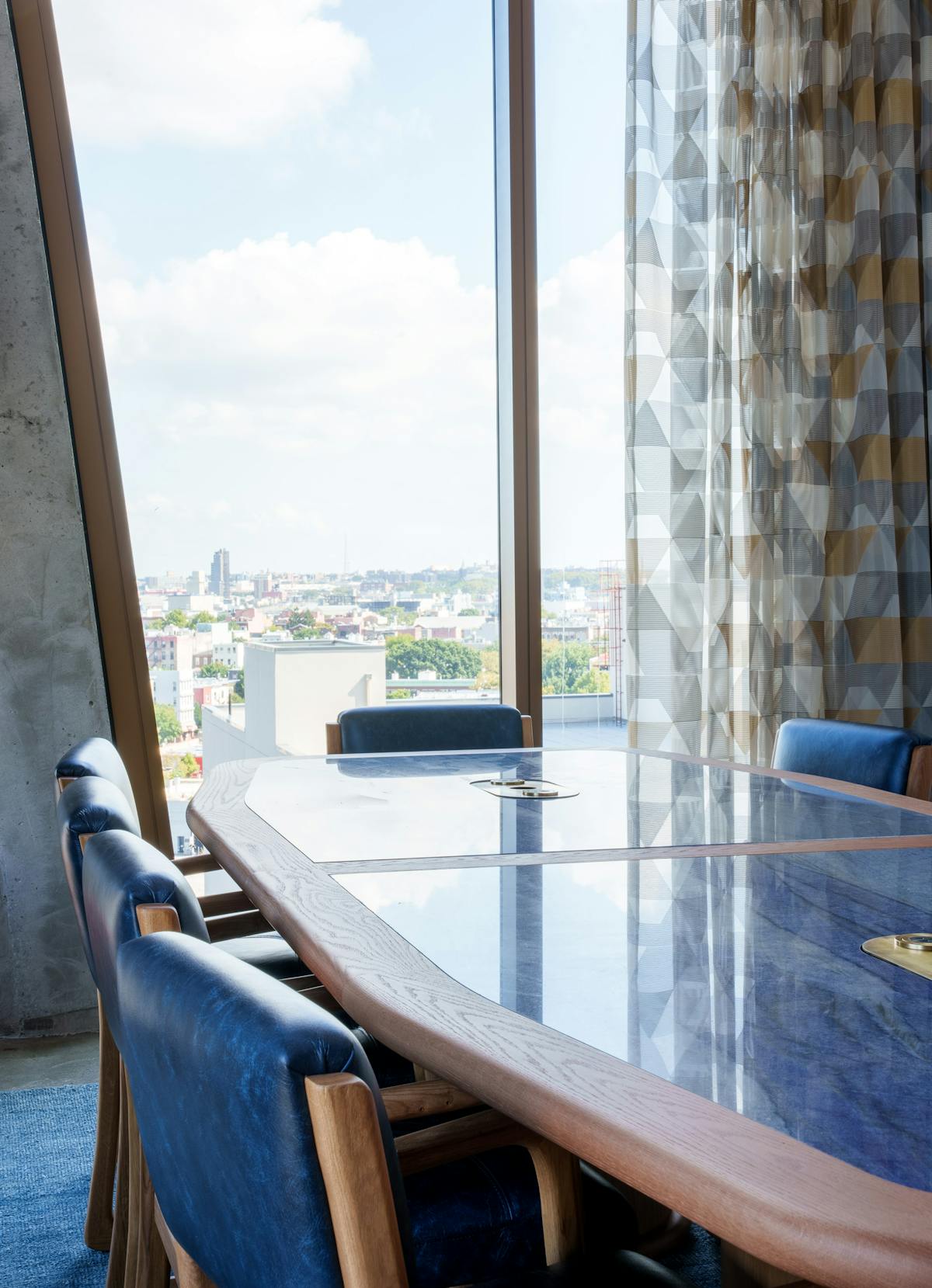 10 person meeting room