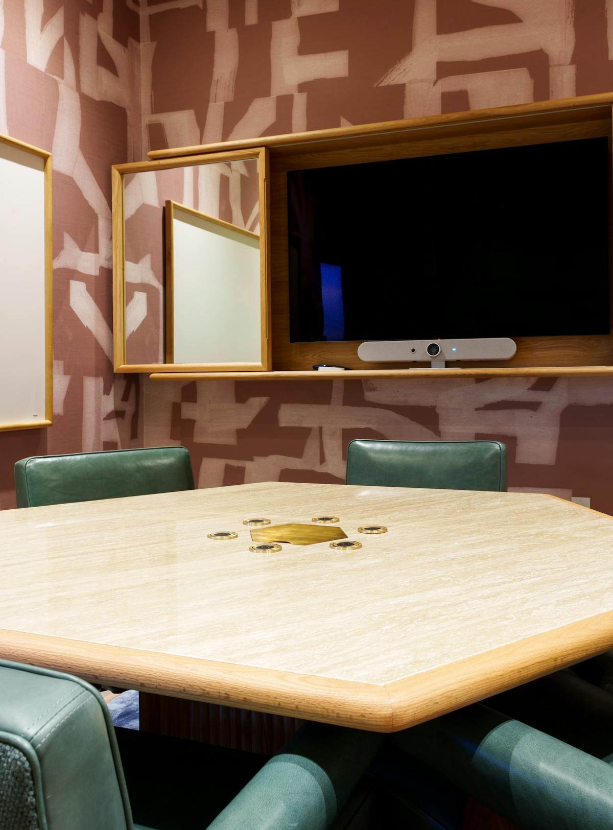 6 person meeting room