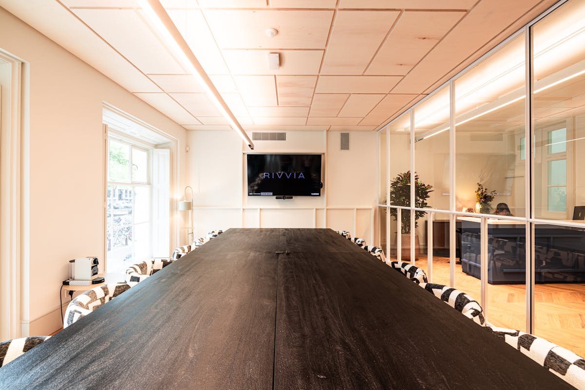 16 person meeting room