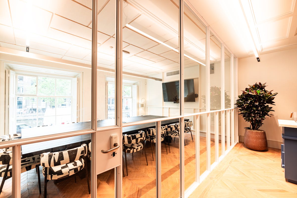 16 person meeting room