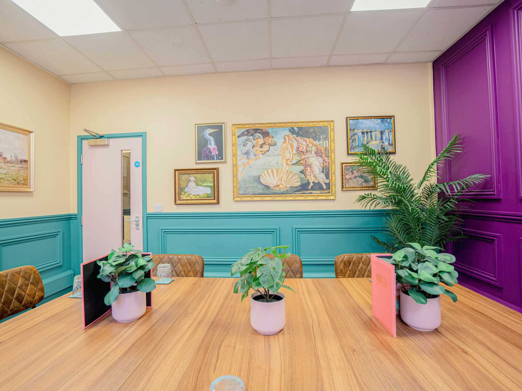 8 person meeting room