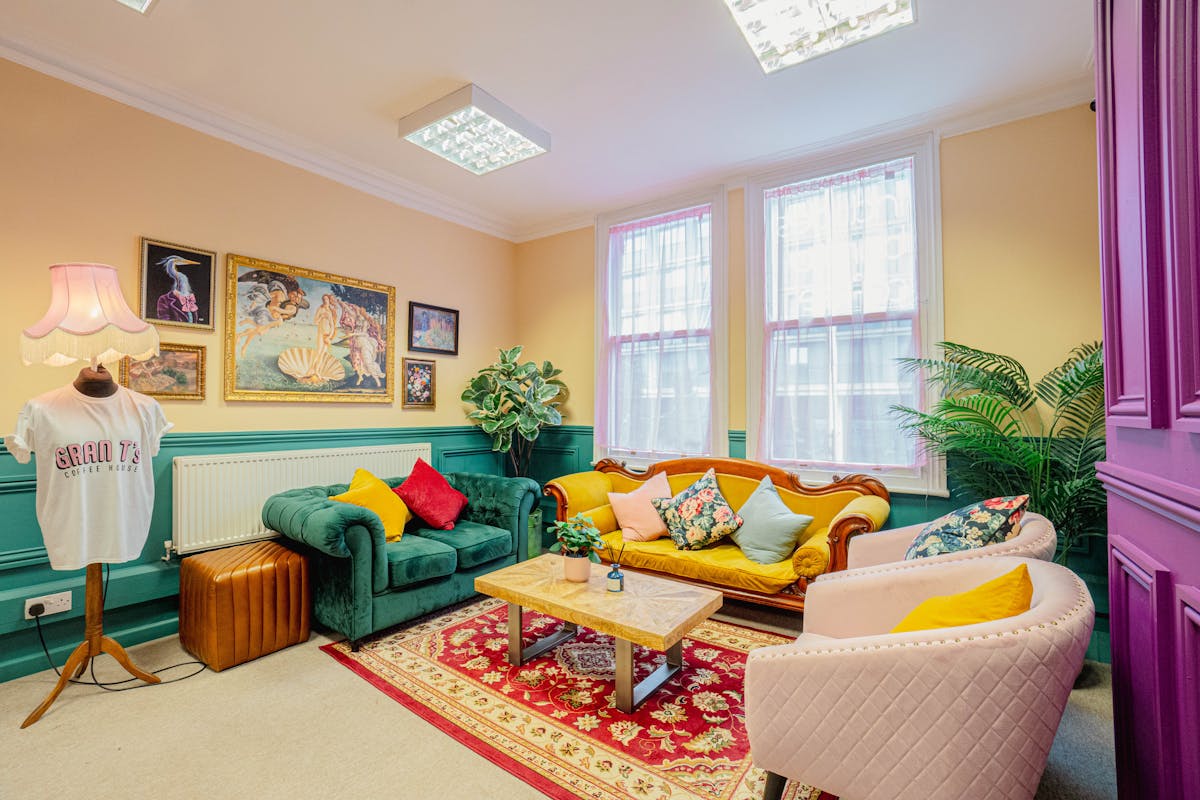 16 person meeting room