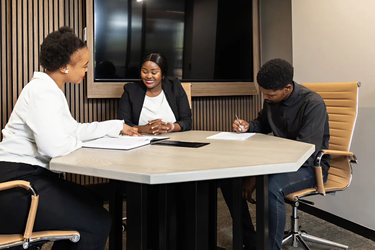 4 person meeting room