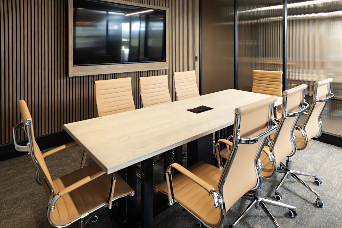 8 person meeting room