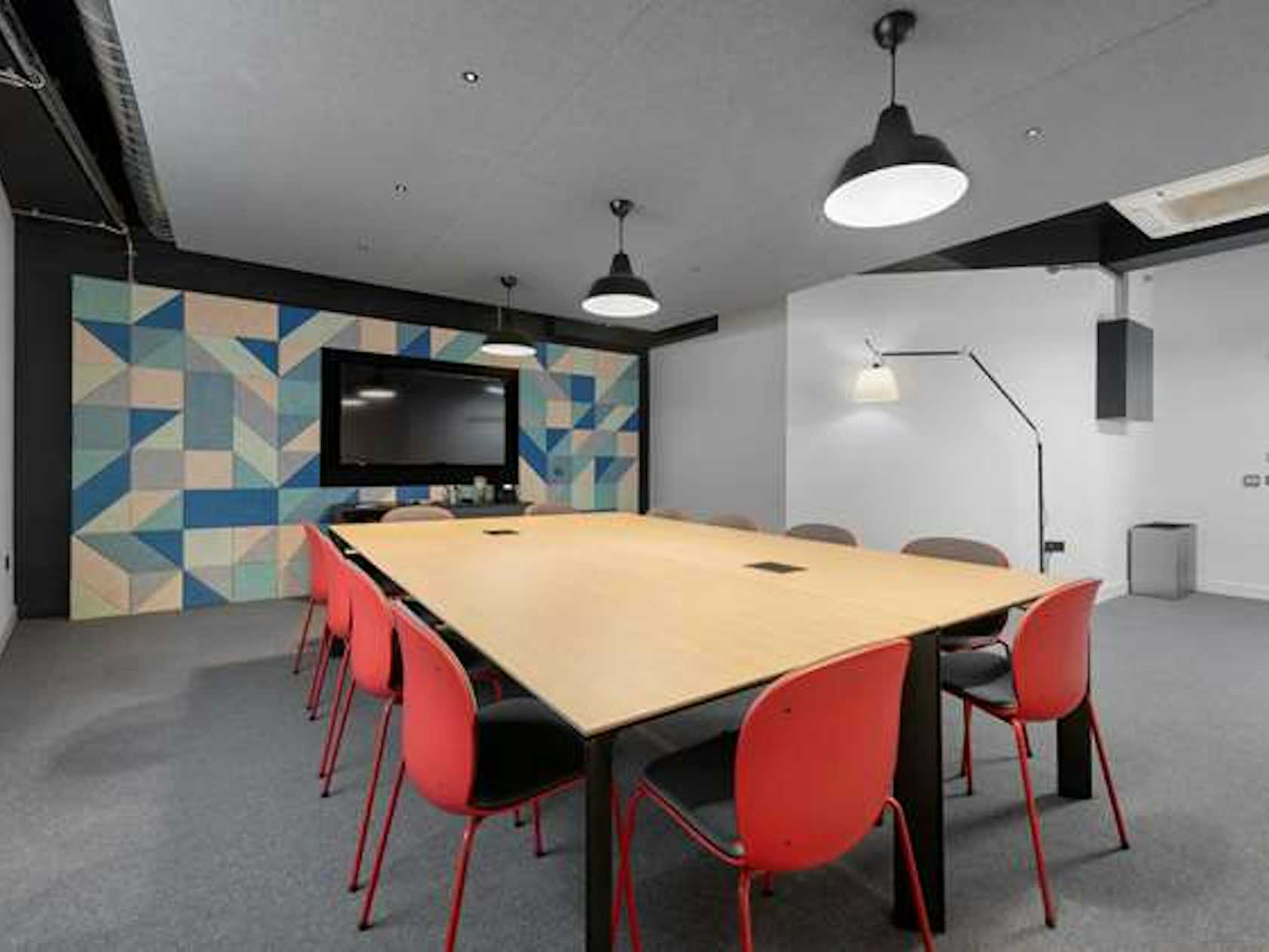 12-person meeting room