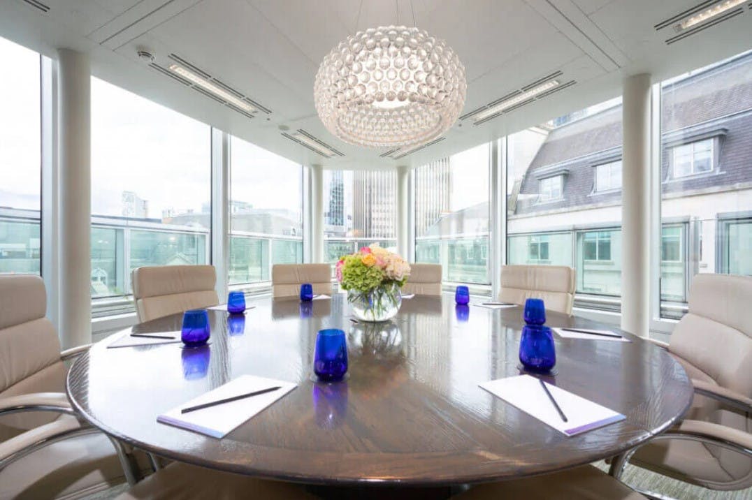 8 person meeting room