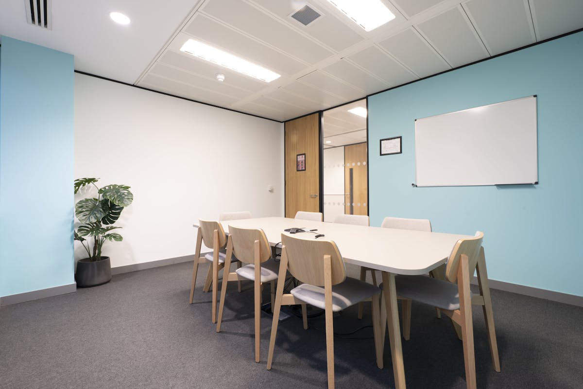8 person meeting room