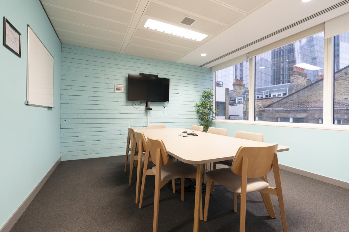 8 person meeting room