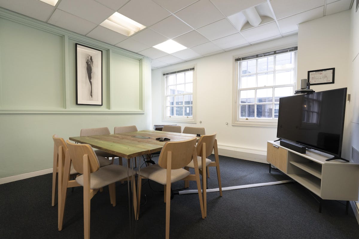 8 person meeting room