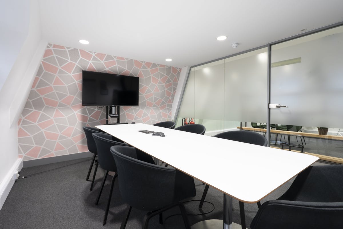6 person meeting room