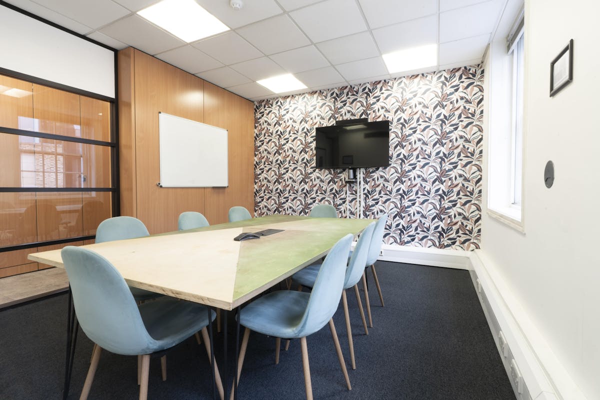 8 person meeting room