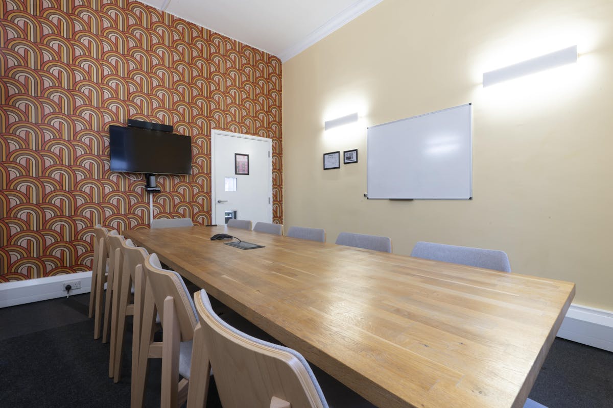 12 person meeting room