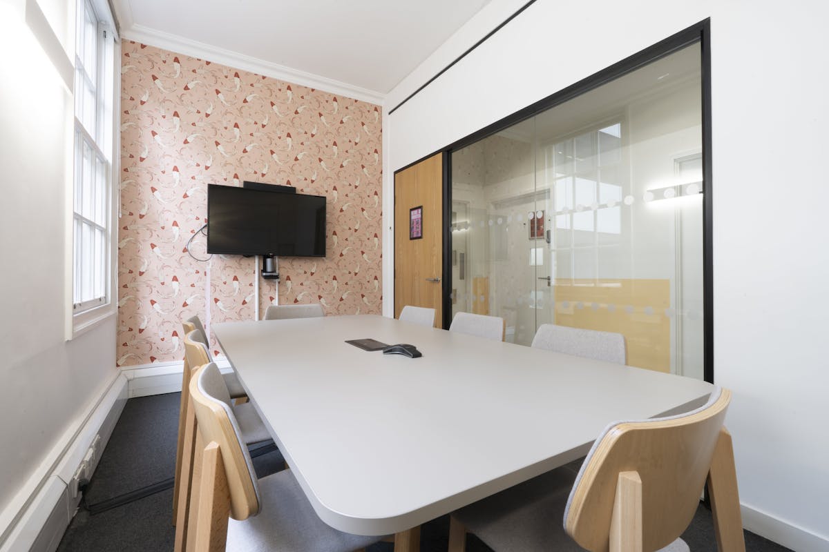 8 person meeting room