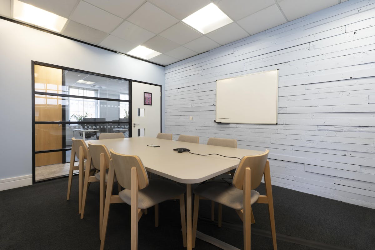 8 person meeting room