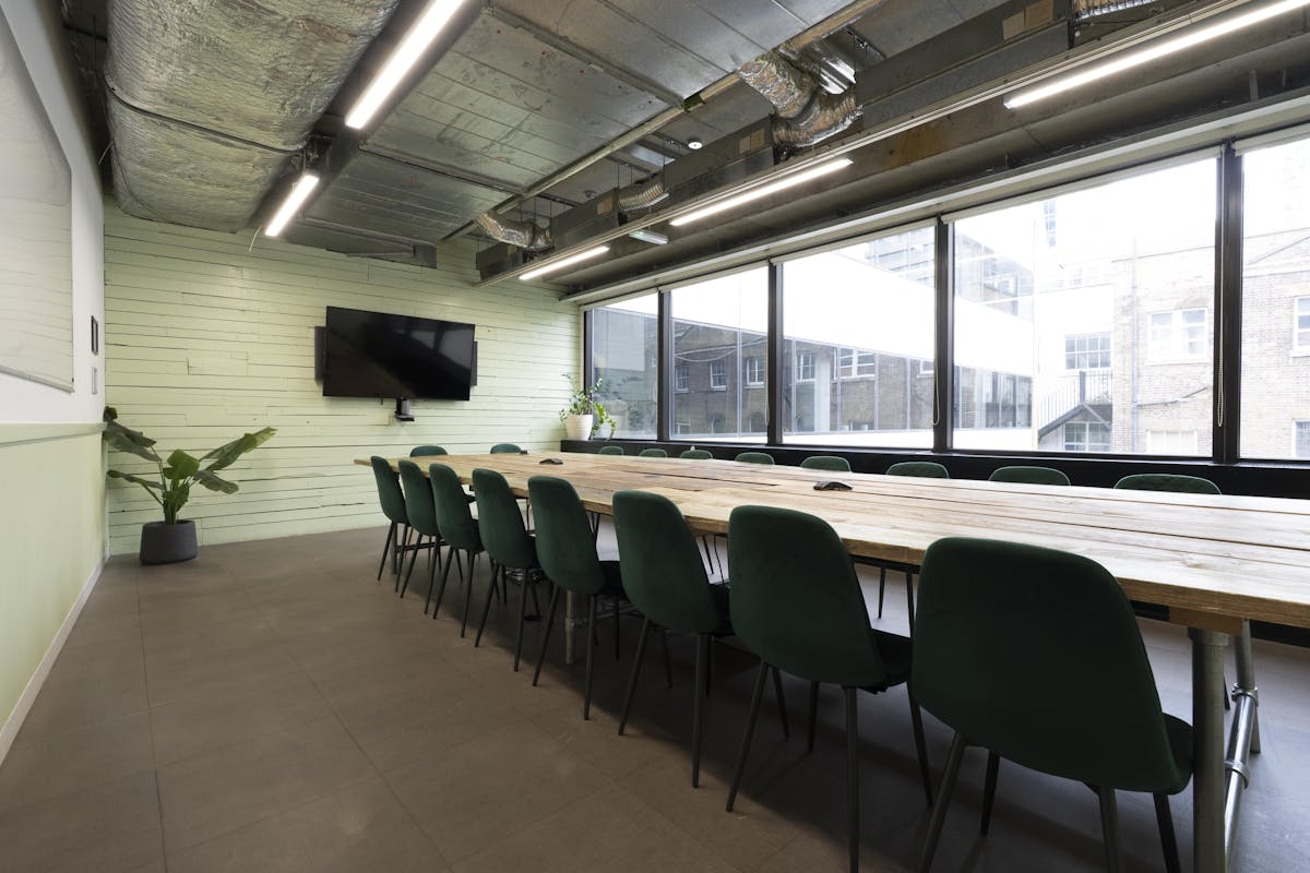 18 person meeting room