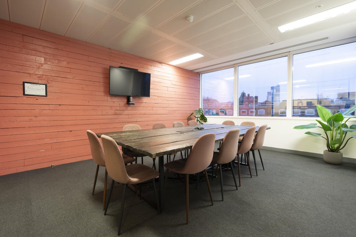 12 person meeting room