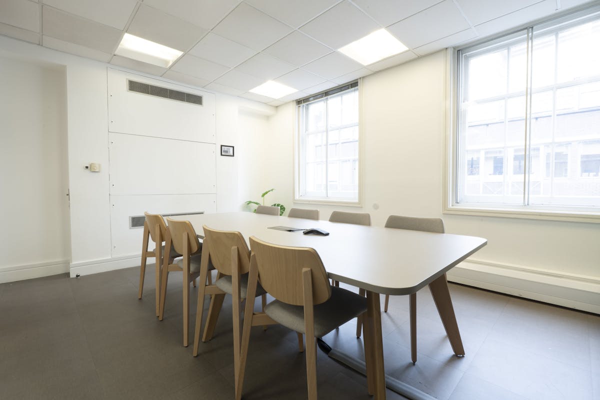 8 person meeting room