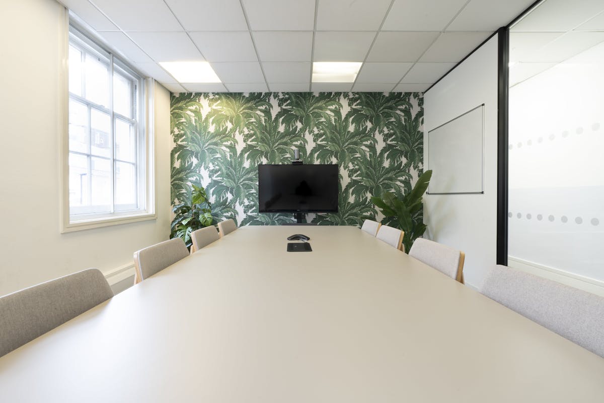 8 person meeting room