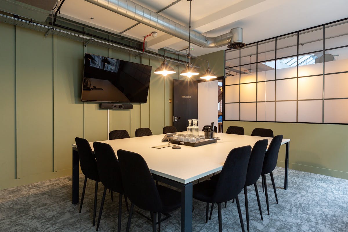 12 person meeting room