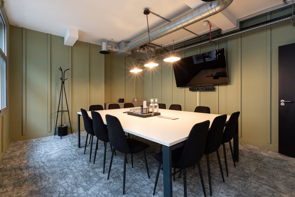12 person meeting room