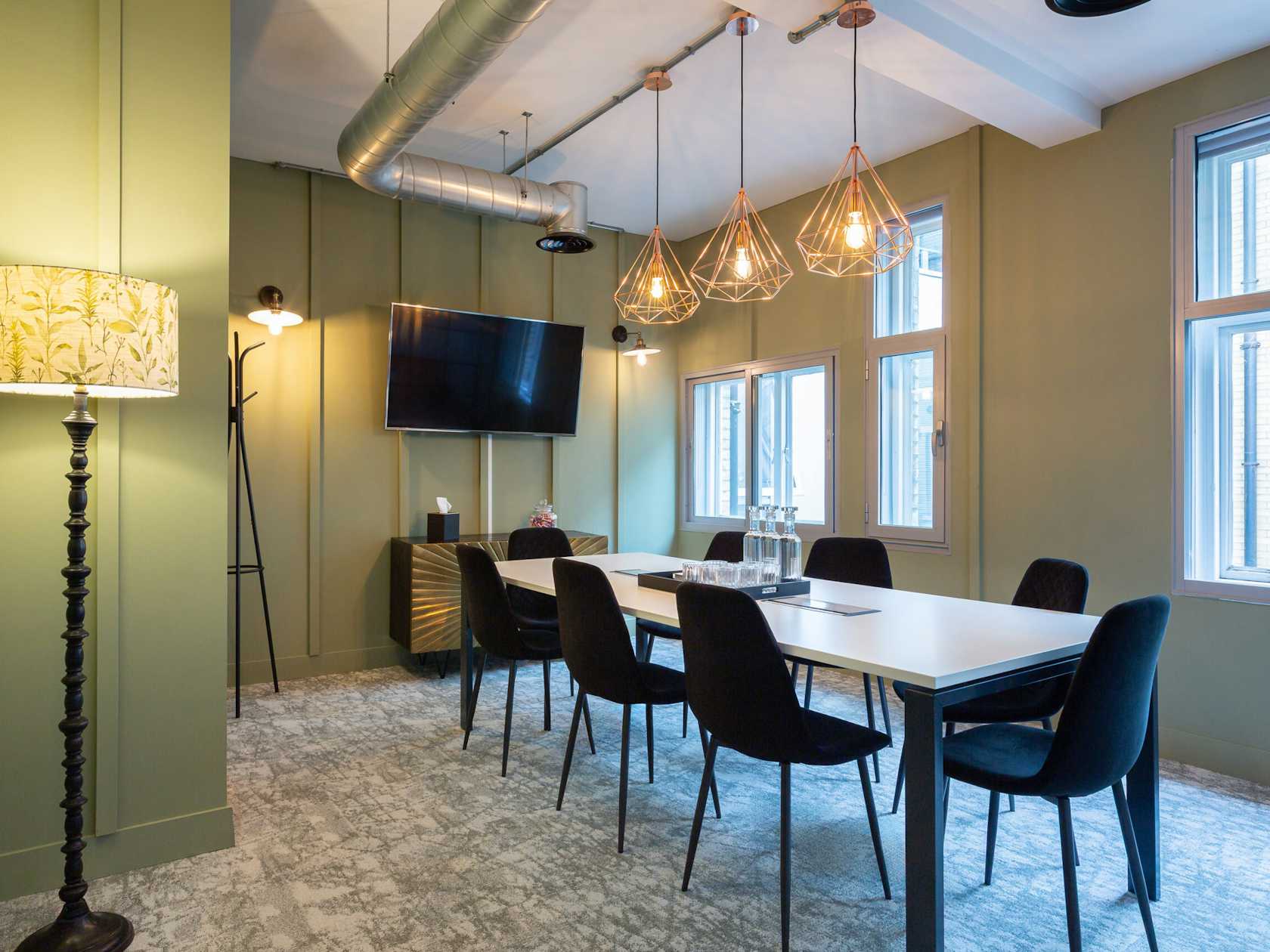 8 person meeting room