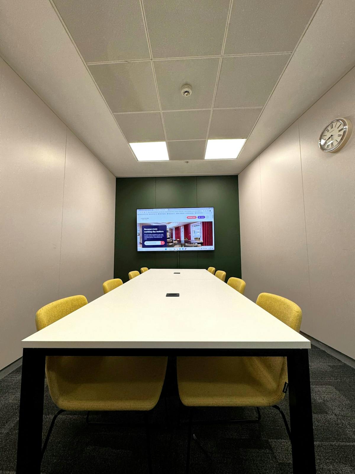 8 person meeting room